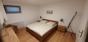 1 soverom, strykejern/-brett, reiseseng for barn og wi-fi (inkludert)