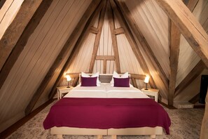 Junior Suite | Hypo-allergenic bedding, in-room safe, desk, blackout curtains - Traditionshaus by Zollenspieker Fährhaus (Hamburg)
