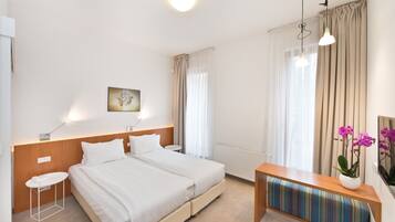 1 bedroom, soundproofing, iron/ironing board, travel crib