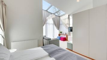 Deluxe Room | Soundproofing, iron/ironing board, travel crib, free WiFi