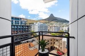 Grand Studio | Balcony - The Flamingo 708 (Cape Town)