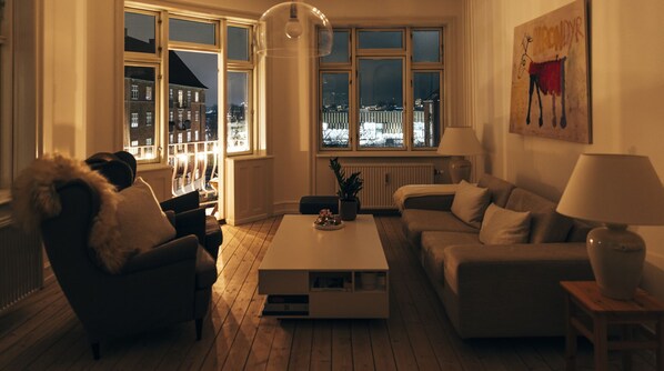 Books - Elegant, evocative and cozy home with panoramic view in Østerbro. Eco-friendly. (Copenhagen)