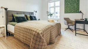 4 chambres, coffres-forts dans les chambres, bureau