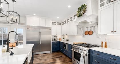 Casa Blanca, Overlooking Center Hill Lake (Dog-Friendly)