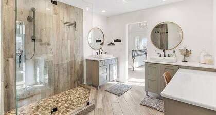 Casa Blanca, Overlooking Center Hill Lake (Dog-Friendly)