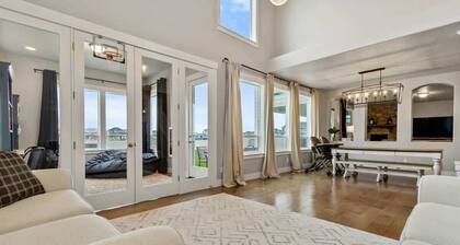 5BR Meridian Home – Hot Tub & Family Play Space