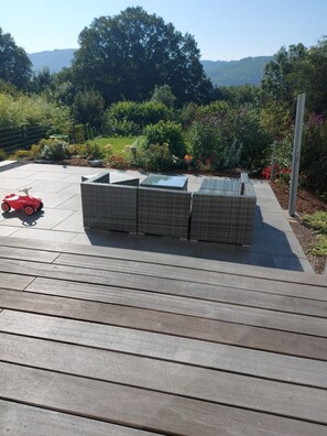 Terrace/patio - Top apartment with fantastic distant views in a prime location at the best price! (Hagen)