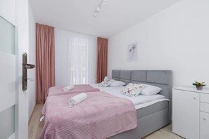 2 quartos, ferros/tábuas de passar roupa, Wi-Fi, roupa de cama