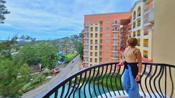 Luxury Apartment, 3 Bedrooms | Balcony