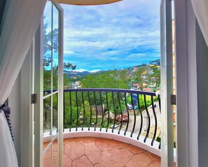 Appartement Luxe, 3 chambres | Vue depuis le balcon