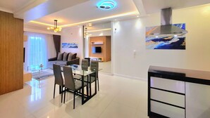 Apartemen Mewah, 3 kamar tidur | Area keluarga | Televisi 42-inci dengan saluran TV kabel