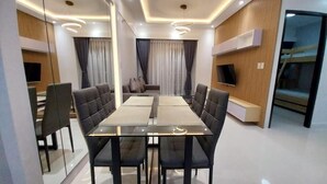 Apartemen Mewah, 3 kamar tidur | Area keluarga | Televisi 42-inci dengan saluran TV kabel