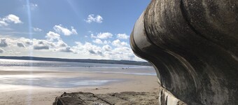 Stunning Beach House - Sleeping 4 in 2 Bedrooms - Pool and Beach Access Included.