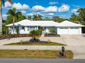 Exterior - Classic Golf Course View Pool Home (Marco Island)