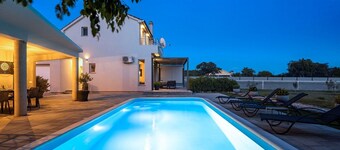 Villa Tonka near Krka National Park with big pool and 4 mountines bikes at disposal