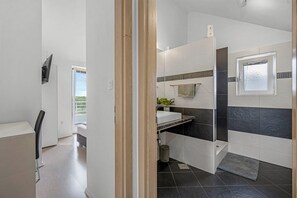 3 chambres, fer et planche Ă repasser, Wi-Fi, draps fournis