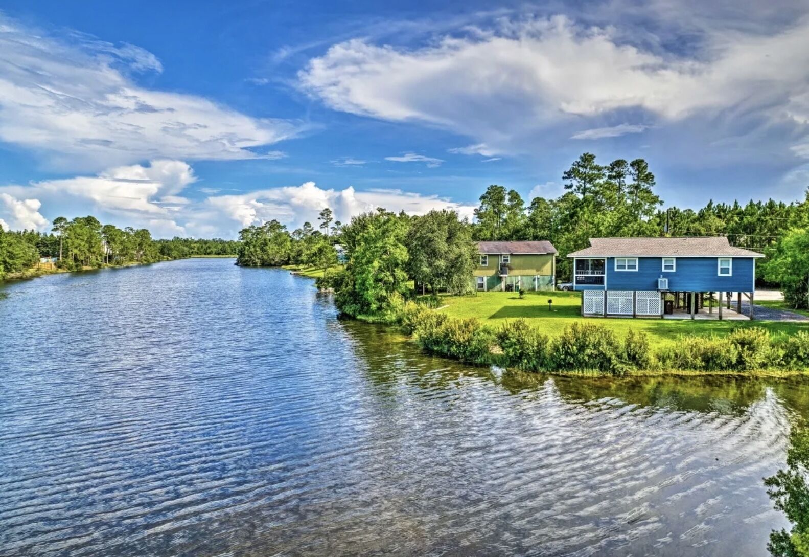 Blue Lake Getaway Pass Christian 3 blocks from beach!