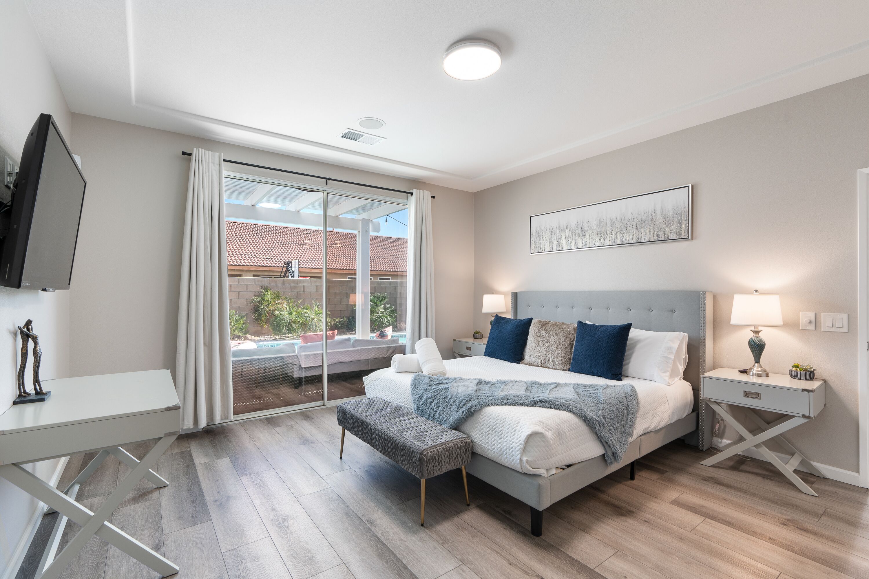 3 habitaciones, escritorio, tabla de planchar con plancha y wifi 