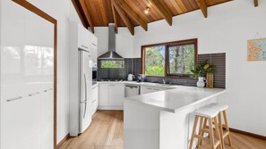 ميكروويف، فرن، غسالة أطباق، ماكينة لصنع القهوة/الشاي