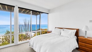 4 bedrooms, iron/ironing board, bed sheets