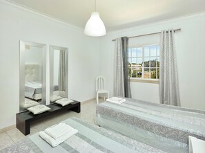 3 Schlafzimmer, Zimmersafe, Bügeleisen/Bügelbrett, Reisekinderbett