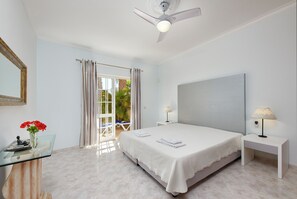 3 bedrooms, in-room safe, iron/ironing board, travel crib