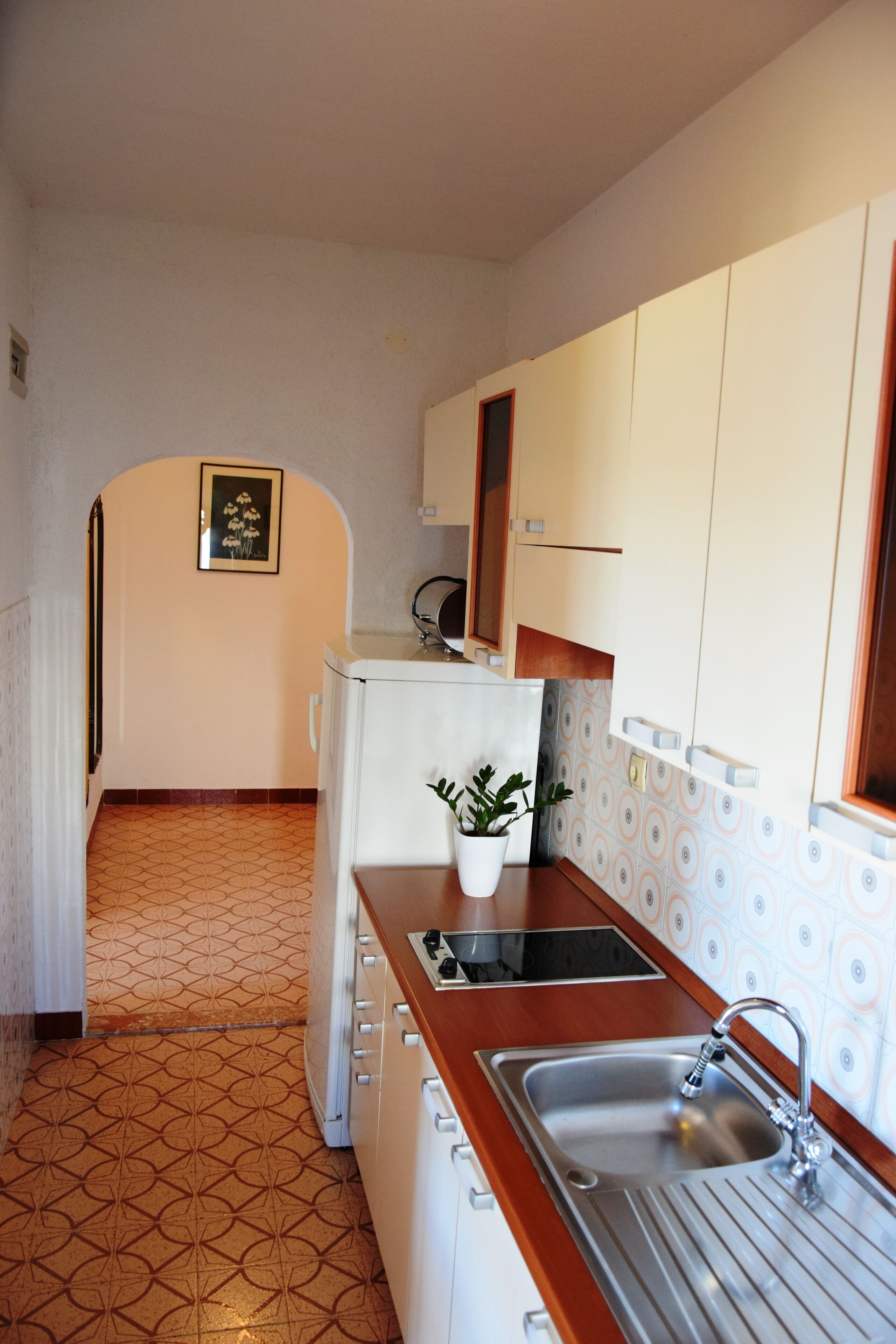 雪櫃、爐具、咖啡機/沖茶器、電熱水壺