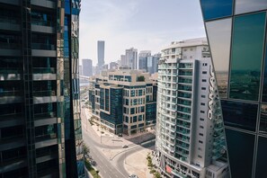 Exterior -  Cozy studio with balcony, canal view in Business Bay (Dubai)