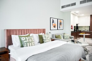 1 bedroom, in-room safe, iron/ironing board, free WiFi -  Cozy studio with balcony, canal view in Business Bay (Dubai)
