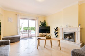 Smart TV, mesa de pingue-pongue