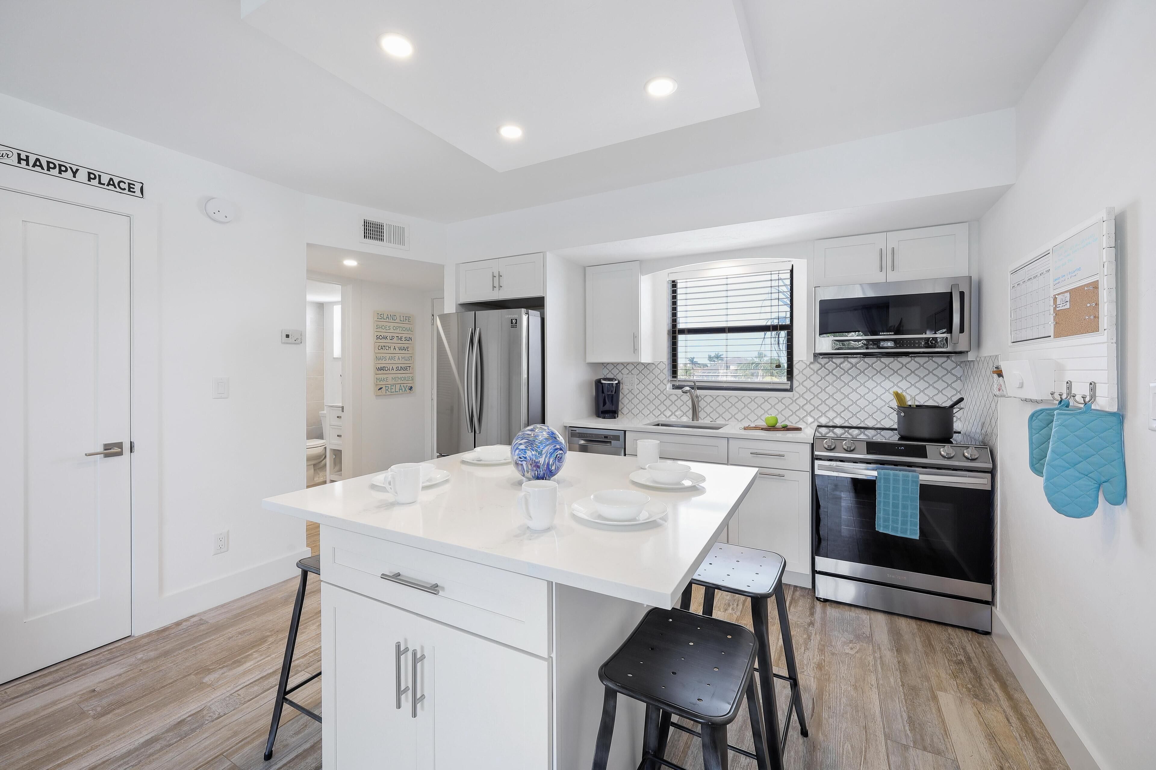 Appartamento, 1 letto king con divano letto (Island-style riverfront condo with po) | Interni