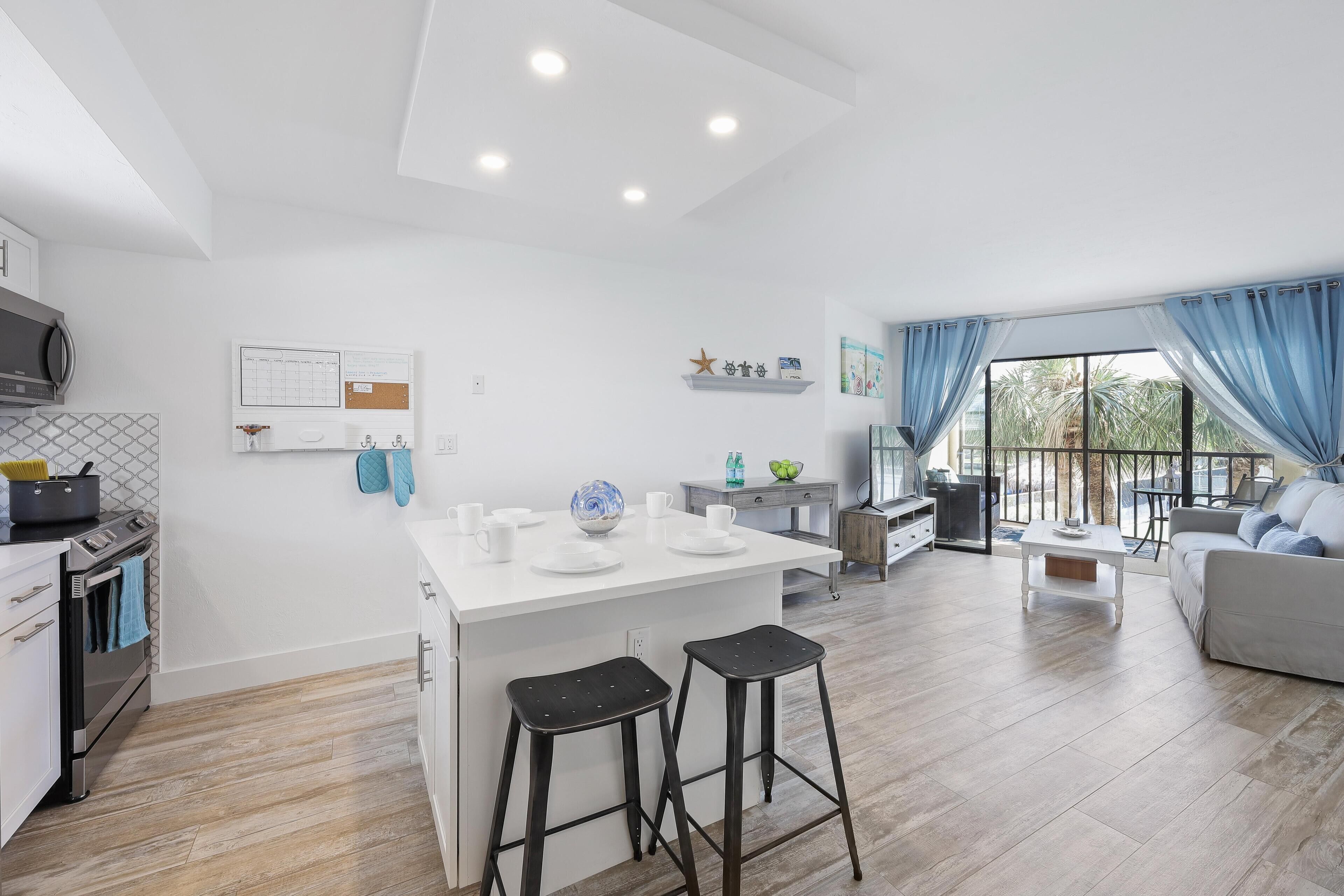 Appartamento, 1 letto king con divano letto (Island-style riverfront condo with po) | Cucina privata