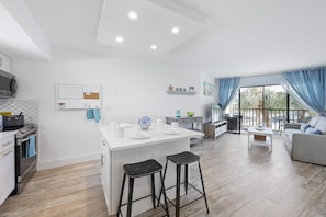 Condo, 1 cama King size y sofá cama (Island-style riverfront condo with po) | Cocina privada