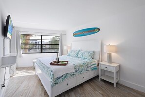 Room - Island-style Riverfront Condo With Pools and Spas (Marco Island)