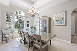 House, Multiple Beds (Home with pool/spa, ping pong and ste) | Dining