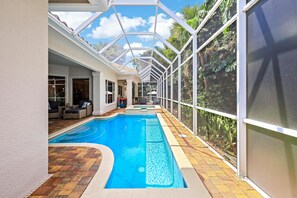 Casa, varias camas (970 Lido Court) | Piscina | Una piscina climatizada