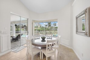House, Multiple Beds (220 Beachcomber Street) | Dining