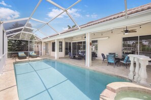 Pool - Pet-friendly Home With Pool, spa and Steps to Beach (Marco Island)
