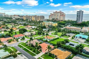 Exterior - Pet-friendly Home With Pool, spa and Steps to Beach (Marco Island)