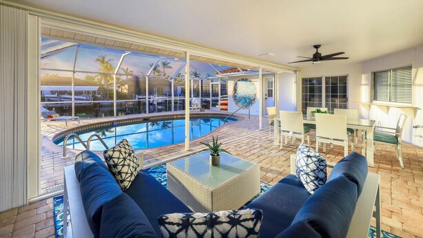 Maison, plusieurs lits (W exposure waterfront home with pool/) | Intérieur