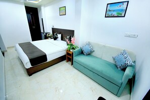 Basic Room | Bathroom | Slippers, towels, soap, shampoo - Hotel Subcity (Udaipur)