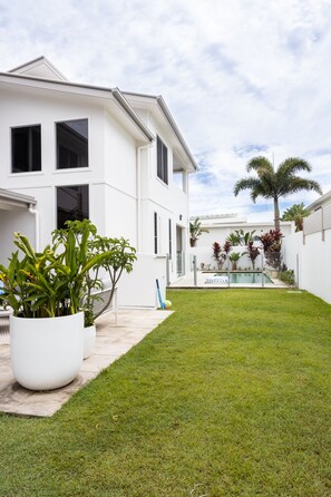 Property grounds - Luxury Beachside Home with pool - Pet Friendly, School Holiday Discounts (Kingscliff)