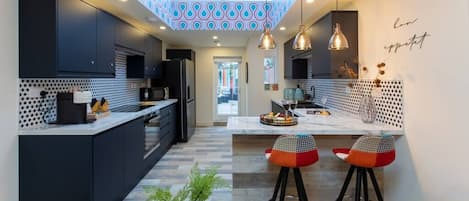Refrigerador, microondas, horno, placa de cocina