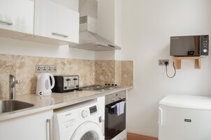 Premium Apartment | Private kitchen | Mini-fridge, microwave, oven, toaster