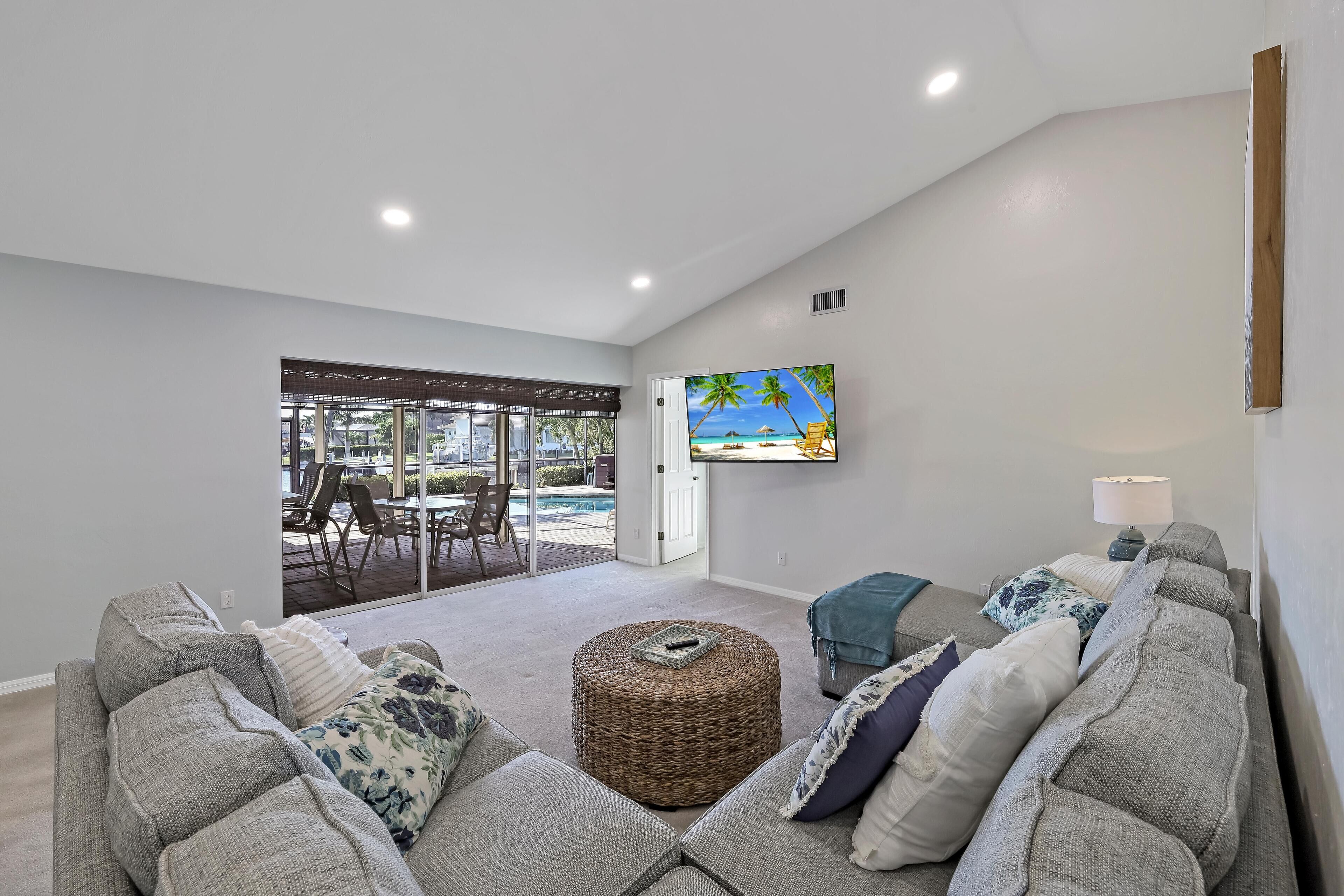 House, Multiple Beds (Direct boating access home with pool ) | Interior