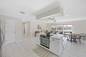 Casa, letti multipli (1851 Woodbine Court) | Cucina privata