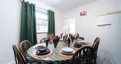 Homey 5 Bedrooms 9 Beds-Contractors - Leisure-Hull