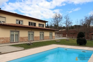 Seasonal outdoor pool, open 10:00 AM to 8:00 PM, sun loungers - Outeiro do Moinho (Terras de Bouro)