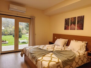 Chambre Standard double, vue sur le jardin | Minibar, rideaux d’obscurcissement, système d’insonorisation