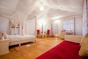 Caravan Tent | Down duvets, desk, bed sheets - Surya-Ansh Desert Wellness Resort - Campsite (Jaisalmer)